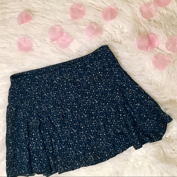 American Eagle Mini Floral Circle/Skater Skirt - Picture 3 of 5
